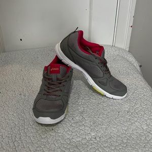 Pre owned ASICS Gel Muse Training Woman’s Shoes Size 7.5